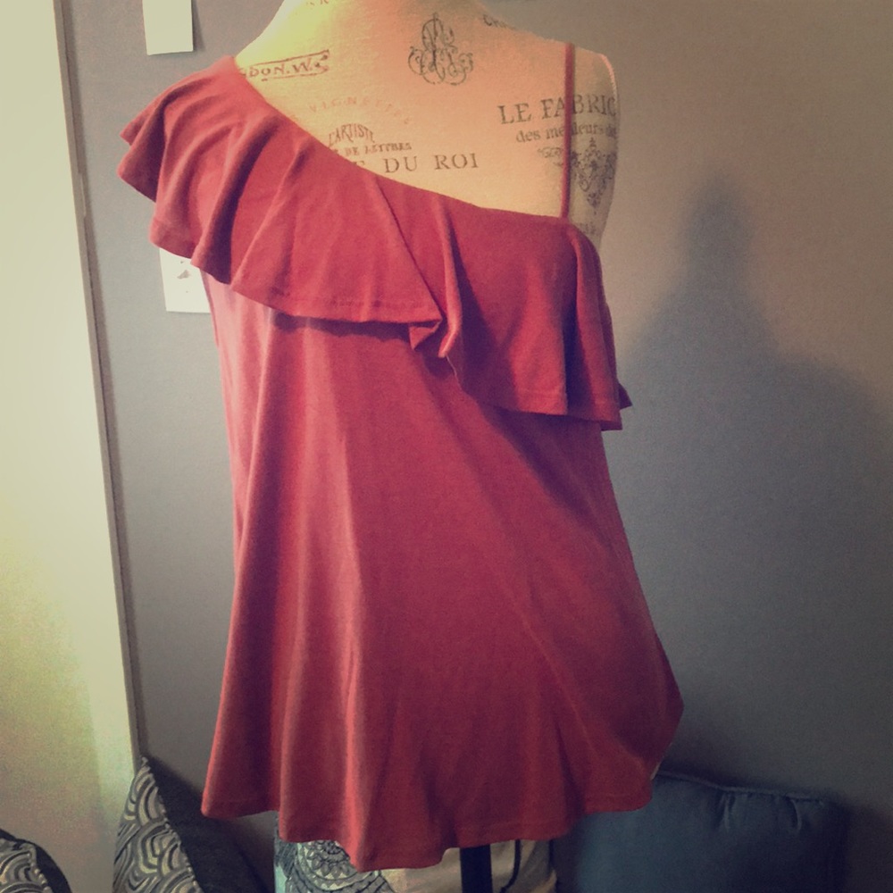 Dark pink one shoulder top